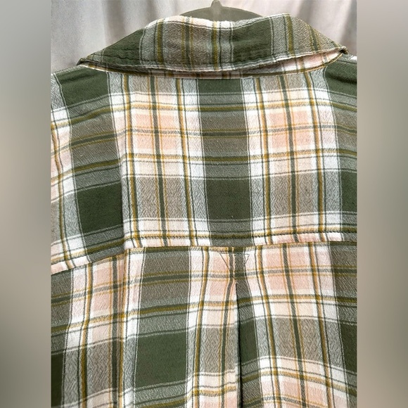 M American Eagle BoyFriend Fit Flannel, olive green and light blush pink plaid - Picture 3 of 9